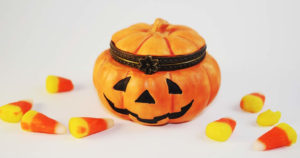 ハロウィンでお菓子を配る用に用意するのか理由がホラーすぎた